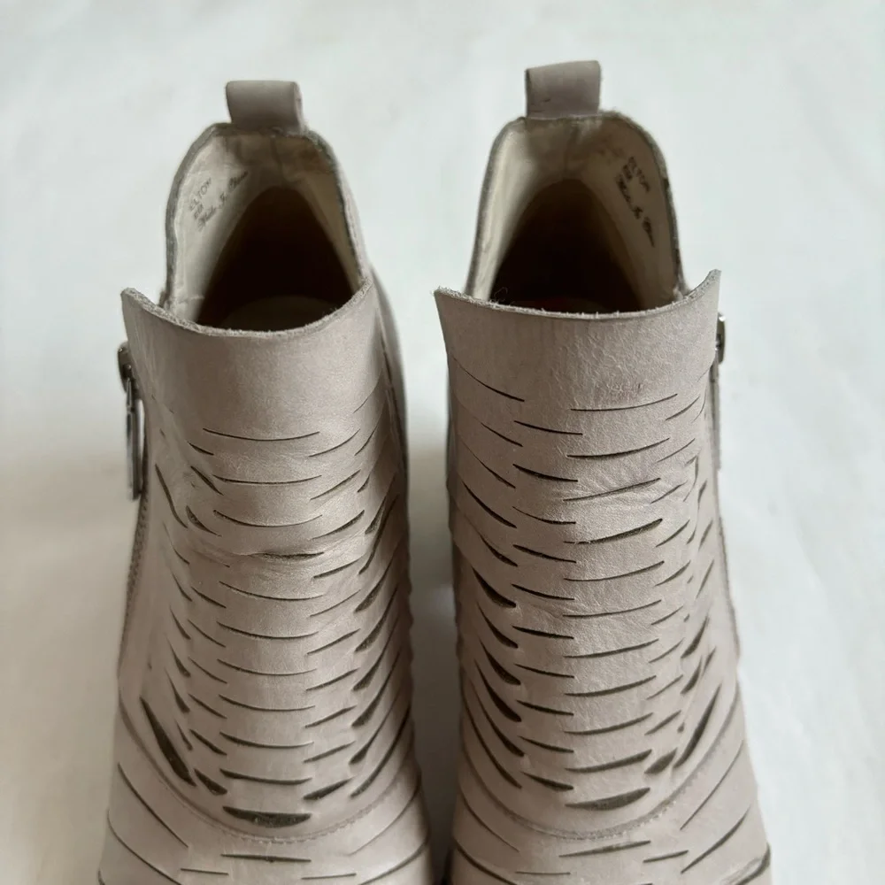 Donald J Pliner Elton Leather Cut Out Ankle Boots Pale Pink Gray Size 6M